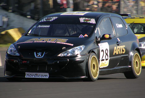 Ronni Jensen mens der var gang i Peugeot 307 raceren.